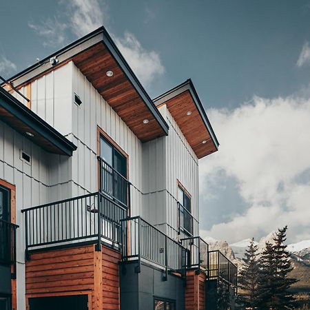 Basecamp Suites キャンモア エクステリア 写真