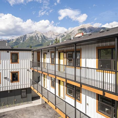 Basecamp Suites キャンモア エクステリア 写真