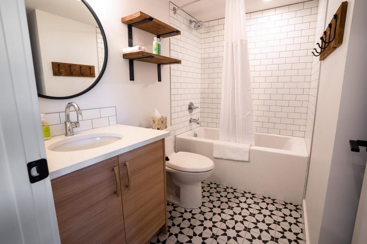 Basecamp Suites キャンモア エクステリア 写真