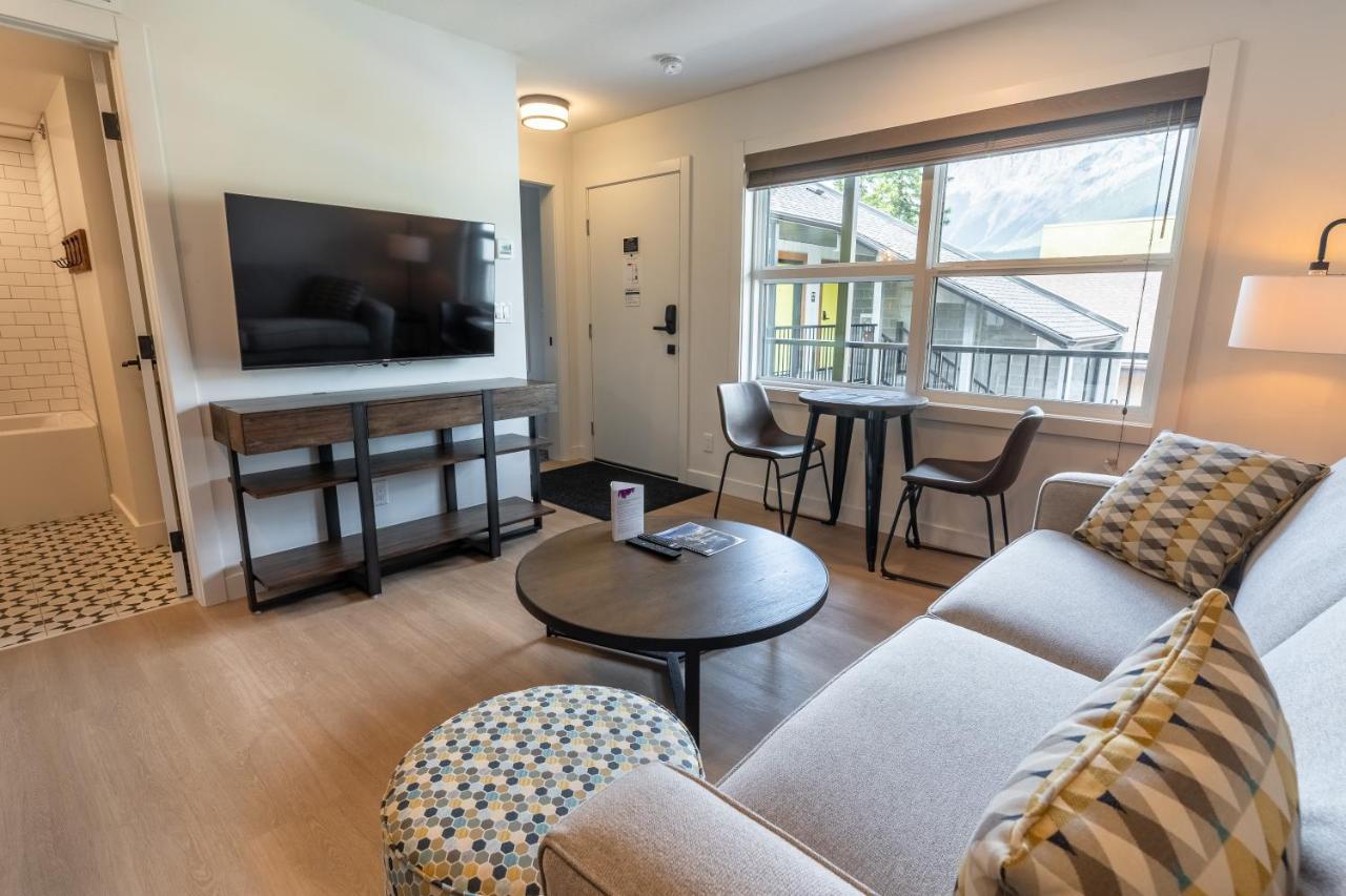 Basecamp Suites キャンモア エクステリア 写真