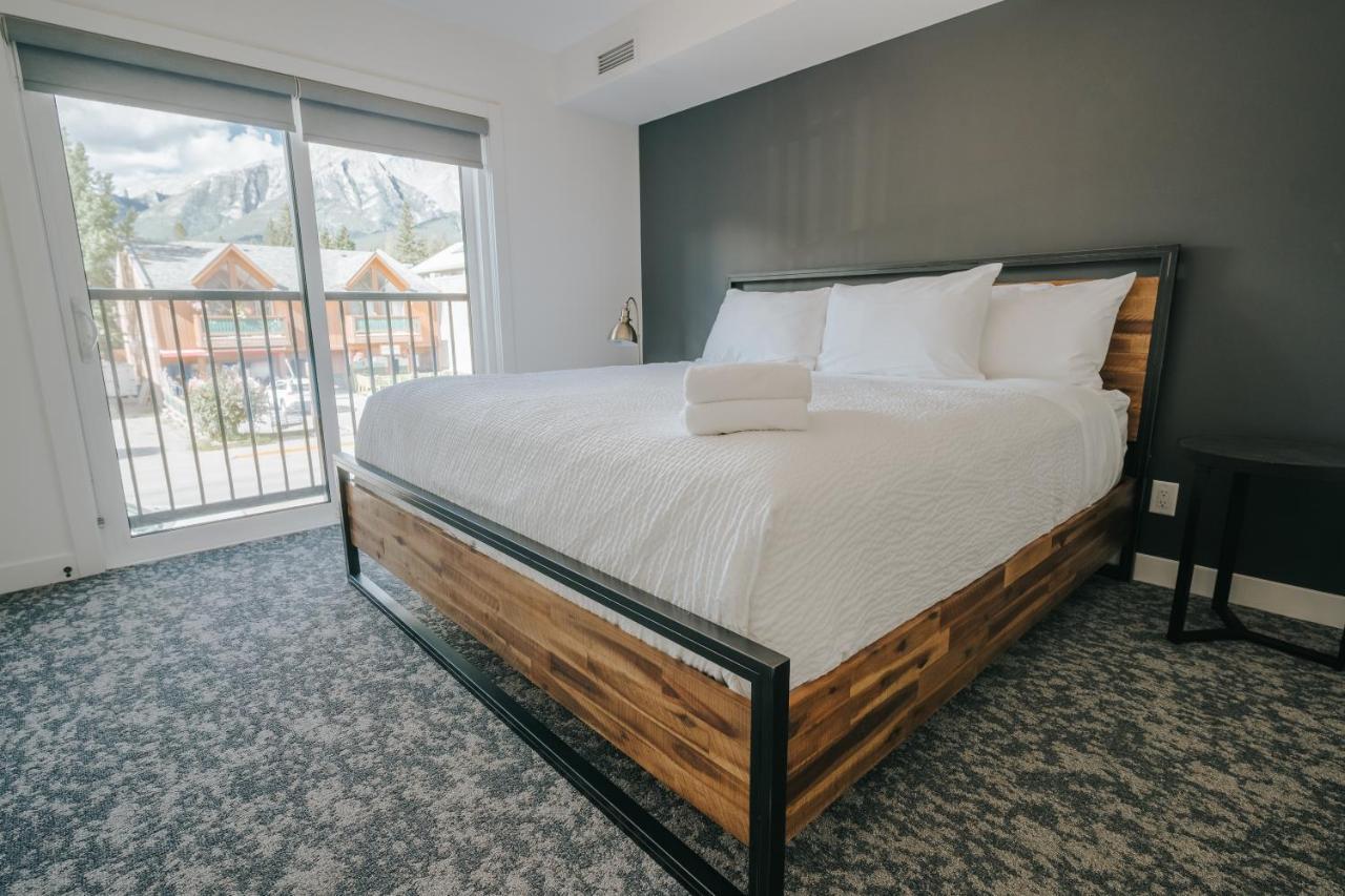 Basecamp Suites キャンモア エクステリア 写真