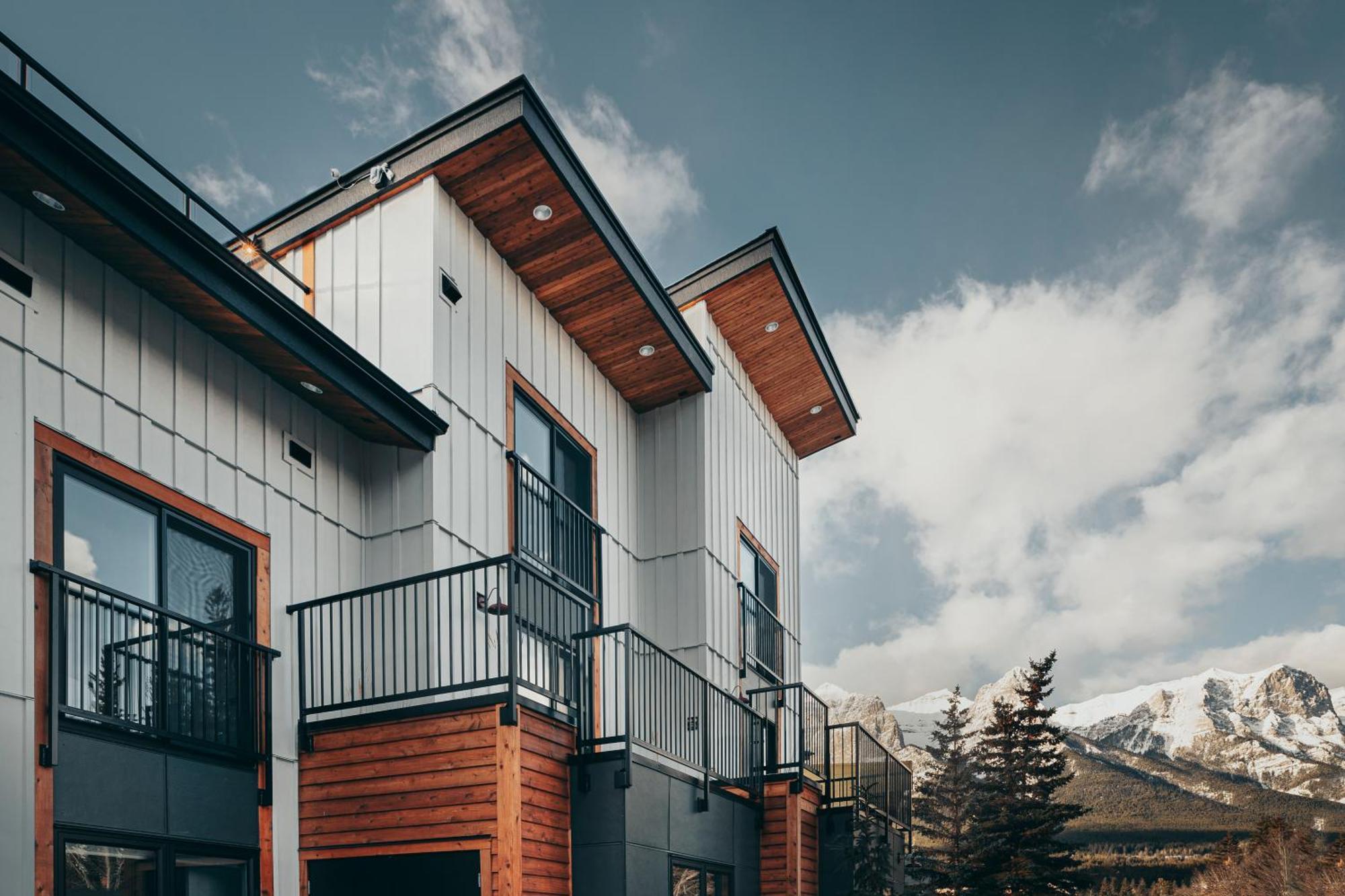 Basecamp Suites キャンモア エクステリア 写真