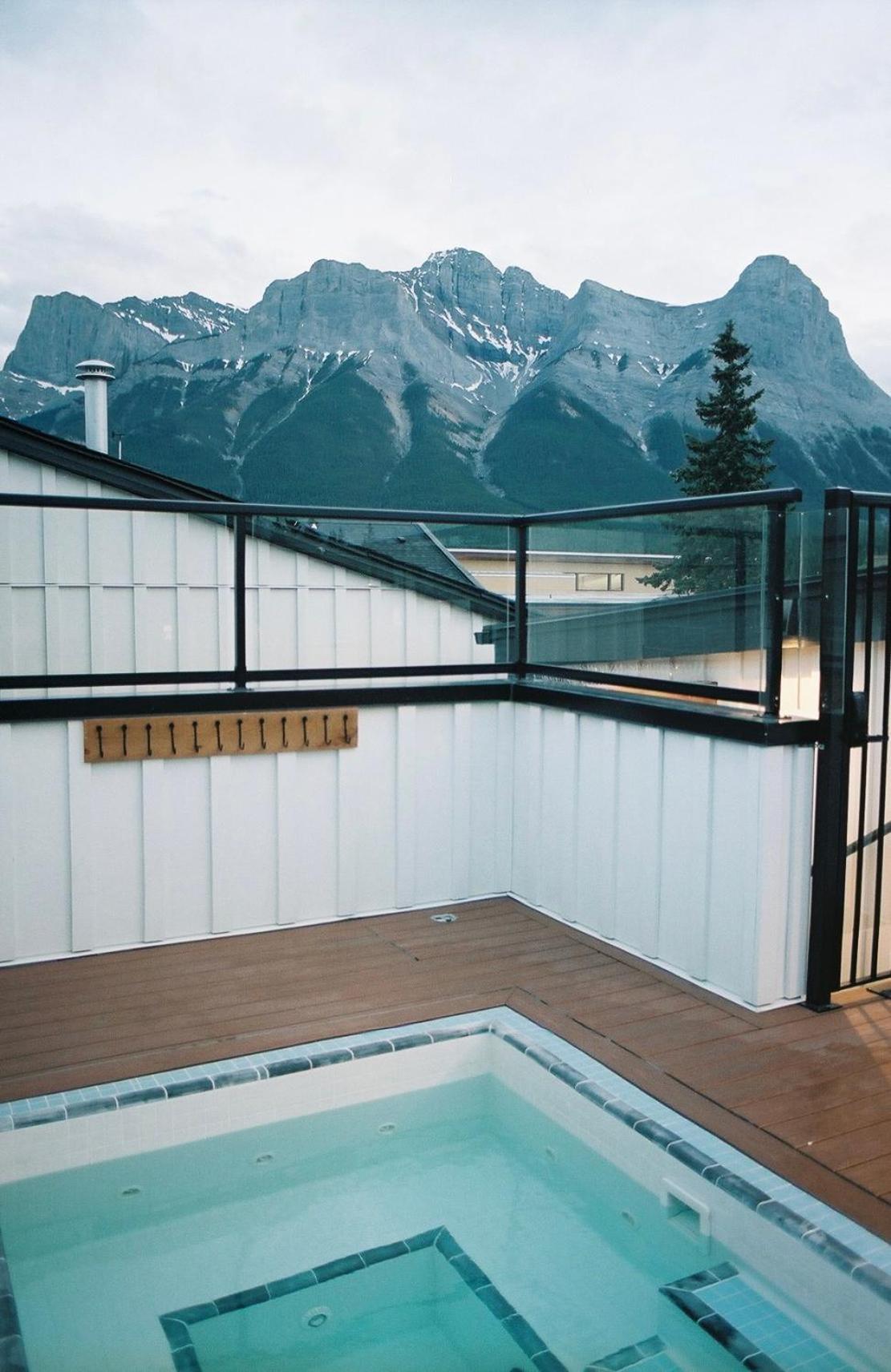 Basecamp Suites キャンモア エクステリア 写真